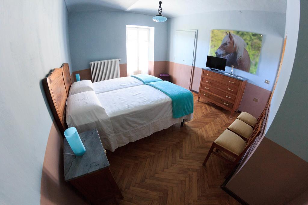 B&B Lo Scudiero Castelnuovo Don Bosco Ruang foto