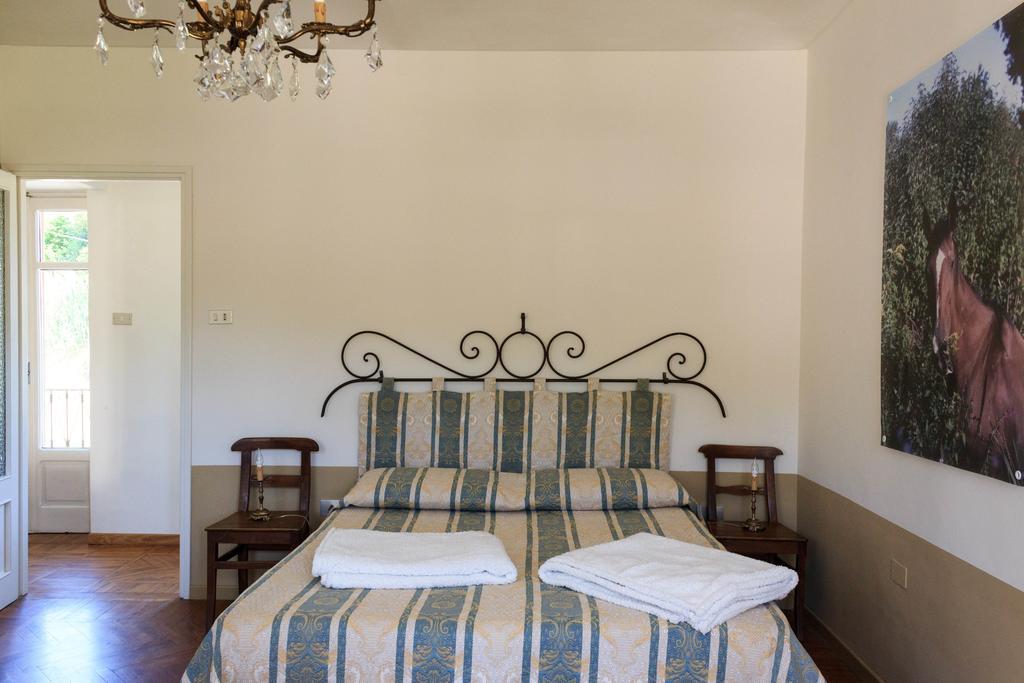 B&B Lo Scudiero Castelnuovo Don Bosco Ruang foto